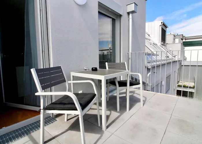 Modern Balcony Apartment With Pool Close To Lake In \
