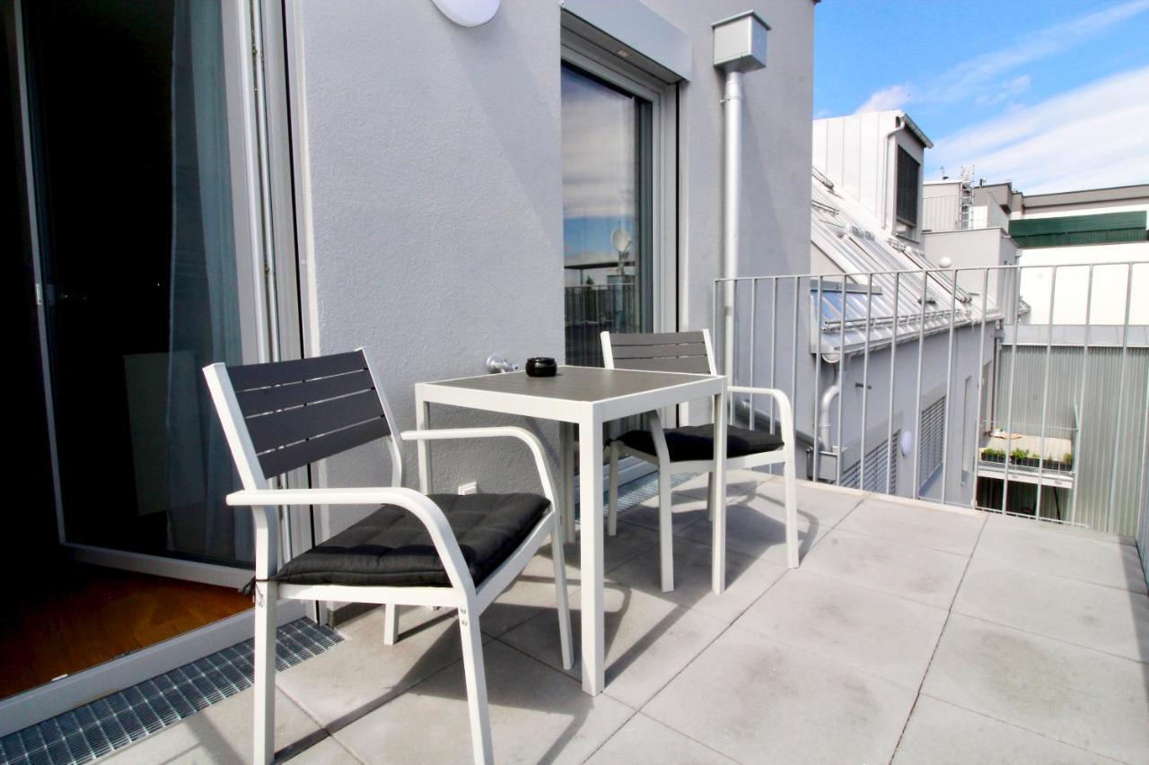 Apartment Modern Balcony With Pool Close To In 