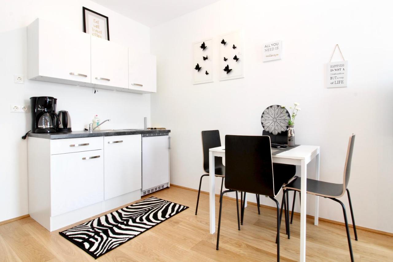 Apartment Modern Balcony With Pool Close To In 