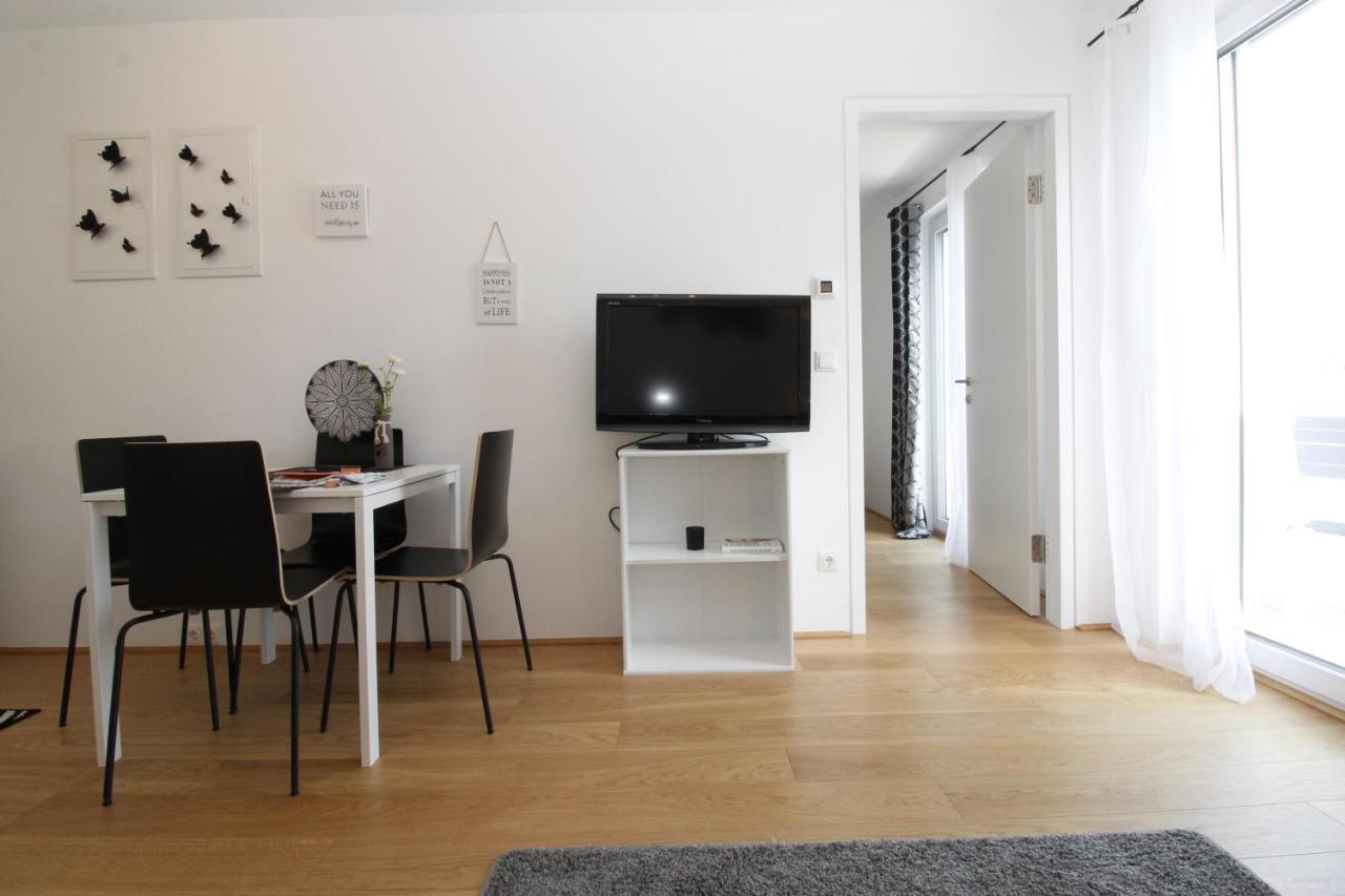 Apartment Modern Balcony With Pool Close To In 